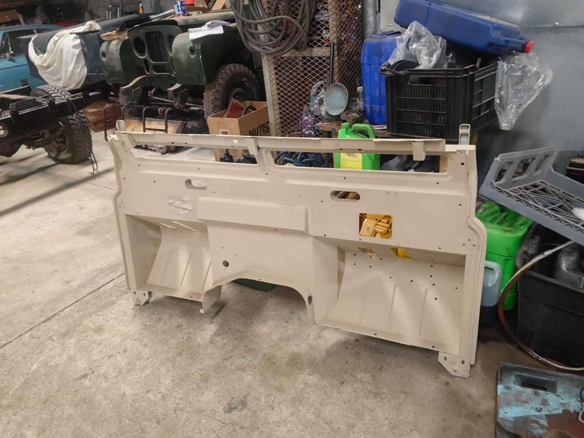 rover_Series_3_bulkhead_rescued_from_heavy_rust